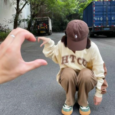 一左一右比心的情侣头像一男一女 情侣比心手势情侣头像图片大全