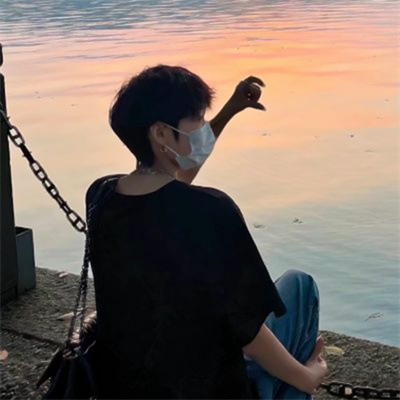 一左一右比心的情侣头像一男一女 情侣比心手势情侣头像图片大全