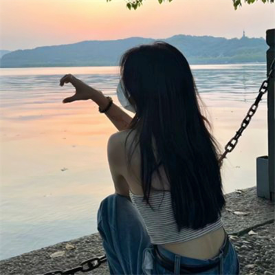 一左一右比心的情侣头像一男一女 情侣比心手势情侣头像图片大全