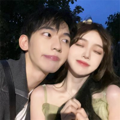 一左一右比心的情侣头像一男一女 情侣比心手势情侣头像图片大全
