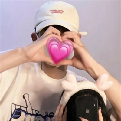 一左一右比心的情侣头像一男一女 情侣比心手势情侣头像图片大全