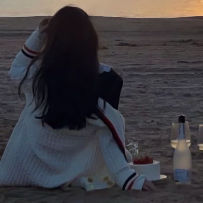 真人好看的唯美浪漫情侣头像 深色系很有氛围感的双人情头图片