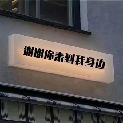 一看就直触心底的内涵头像 伤感有意境的暗色系背景图头像图片
