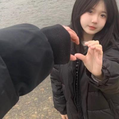 学生可用的真人好看情头 十几岁甜蜜爱情的年轻小情侣头像图片