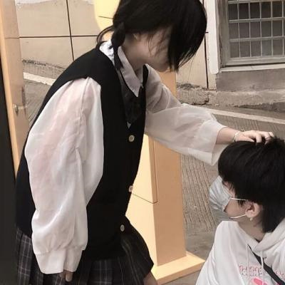 学生可用的真人好看情头 十几岁甜蜜爱情的年轻小情侣头像图片