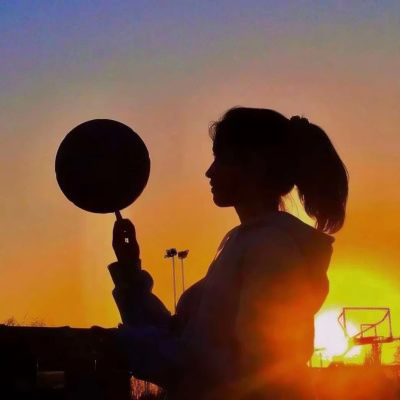 分开两张不易发现的情侣头像 一男一女各一张好看的真人情头图片
