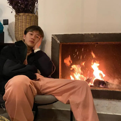 分开两张不易发现的情侣头像 一男一女各一张好看的真人情头图片