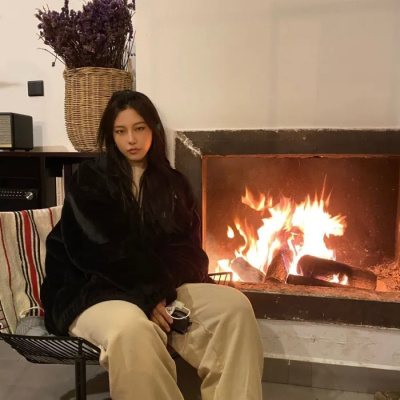 分开两张不易发现的情侣头像 一男一女各一张好看的真人情头图片