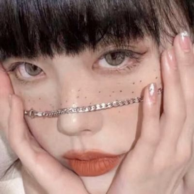 分开两张不易发现的情侣头像 一男一女各一张好看的真人情头图片