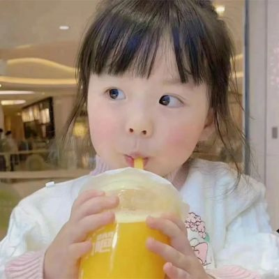 最新适合大学生用的小孩情头 一男一女分开超可爱萌娃情侣头像
