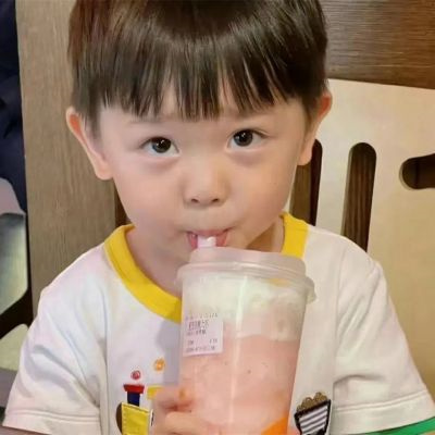 最新适合大学生用的小孩情头 一男一女分开超可爱萌娃情侣头像