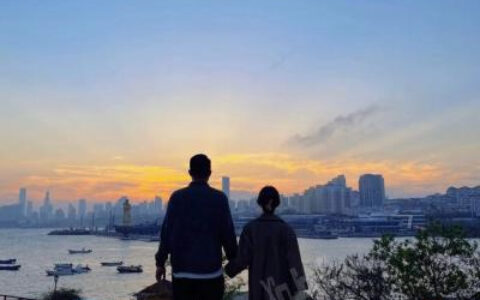 唯美有意境的真人好看情侣头像 海边日落双人同框背影情侣头像