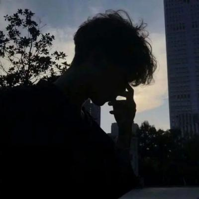 伤感氛围拉满失落感男生头像 孤独感emo的悲伤男生头像最新版