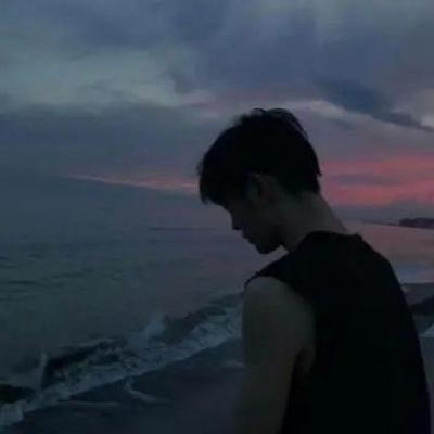 伤感氛围拉满失落感男生头像 孤独感emo的悲伤男生头像最新版