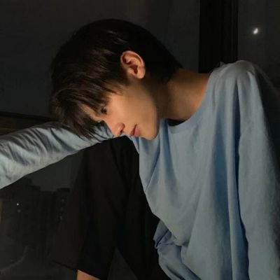 伤感氛围拉满失落感男生头像 孤独感emo的悲伤男生头像最新版
