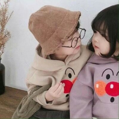 好看小孩情头双人一人一张最新版 2022可爱萌娃呆萌情侣头像