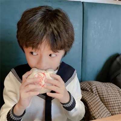 好看小孩情头双人一人一张最新版 2022可爱萌娃呆萌情侣头像