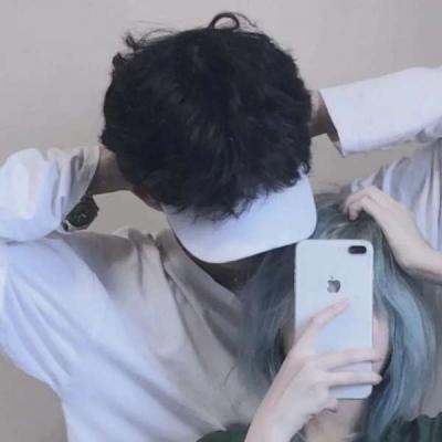 情侣头像真人超甜两张配对 热恋期必备的情头很宠溺