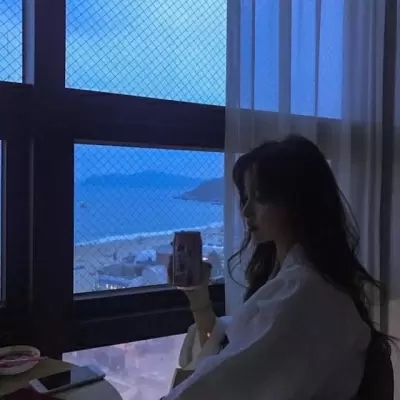 精致又很可爱的夏日蓝色个性头 ins潮流夏天蓝色头像真人高清好看
