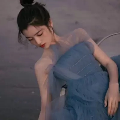 精致又很可爱的夏日蓝色个性头 ins潮流夏天蓝色头像真人高清好看