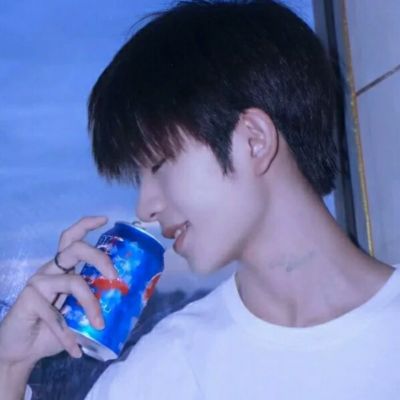 精致又很可爱的夏日蓝色个性头 ins潮流夏天蓝色头像真人高清好看