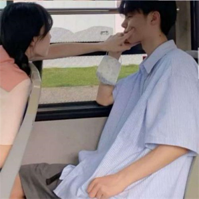 有互动的情侣头像氛围感强 巨甜无比男女同框情侣头像真人图
