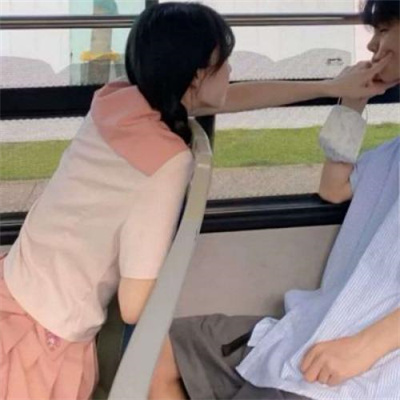 有互动的情侣头像氛围感强 巨甜无比男女同框情侣头像真人图