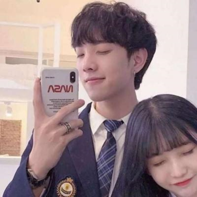 情侣头像校服真人一人一张图片 适合学生的情侣头像不易发现