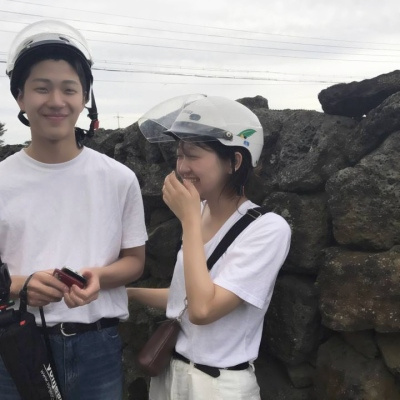 少年少女慵懒感十足的头像图片 港风复古情侣头像真人一男一女