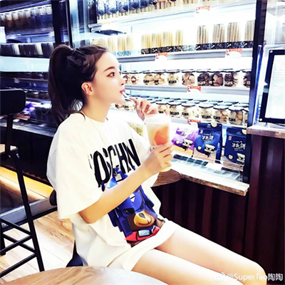 唯美好看的情侣高清一人一张图片 微信情侣头像两张配对真人版