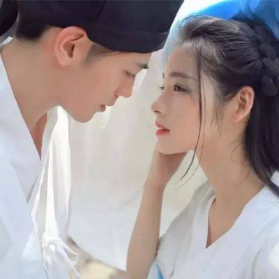 个性情侣真人微信头像浪漫图片 超温馨甜蜜的唯美情侣头像图片