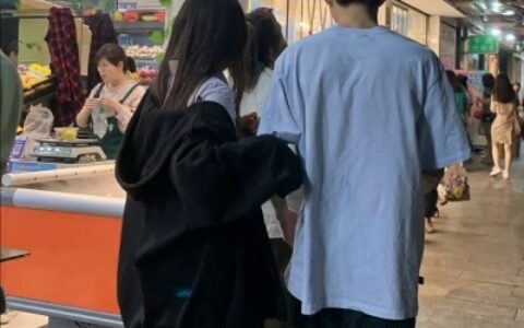 甜蜜情头超浪漫潮流图片大全 超可爱的情侣唯美头像真人一人一半