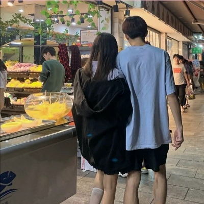 甜蜜情头超浪漫潮流图片大全 超可爱的情侣唯美头像真人一人一半