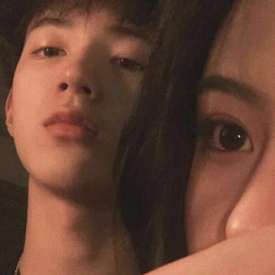 甜蜜情头超浪漫潮流图片大全 超可爱的情侣唯美头像真人一人一半