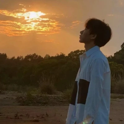 唯美浪漫的情头一人一张高清图片 唯美情侣头像背景夕阳