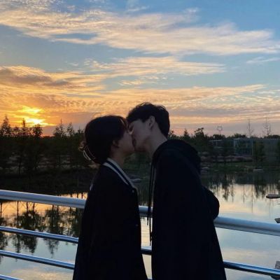 唯美浪漫的情头一人一张高清图片 唯美情侣头像背景夕阳