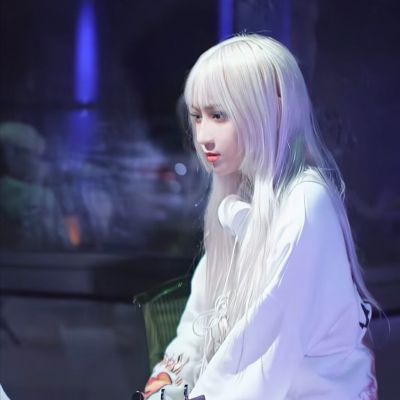 唯美浪漫情侣高清微信图片 情侣头像一左一右真人可爱
