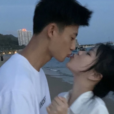 特别浪漫的唯美情侣高清图片大全 最好看的情侣头像图片一左一右