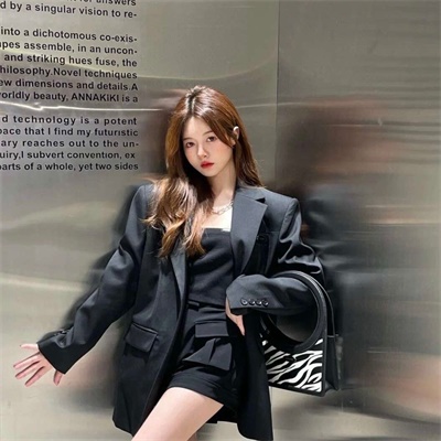 不明显的情头一男一女 2022最新独一无二情侣头像唯美