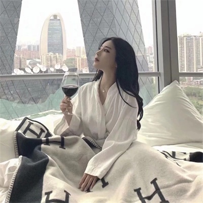 不明显的情头一男一女 2022最新独一无二情侣头像唯美