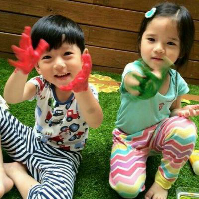 乖巧情侣图片真人大全 萌娃头像搞怪情侣可爱