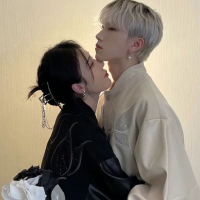 甜蜜真人接吻情头图片 2022超甜唯美的情侣真人头像