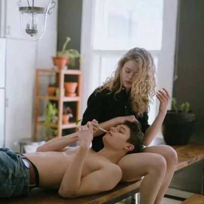 欧美风情头一对两张 有点污的欧美范情侣性感头像