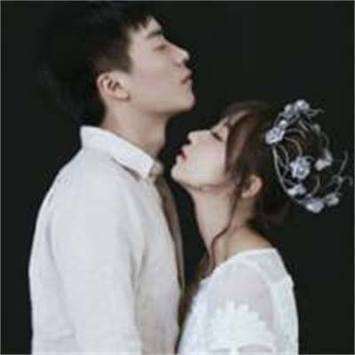 踮起脚去吻你 搞怪独一无二情侣头像