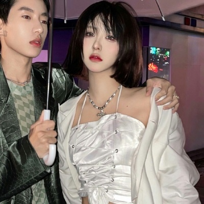 甜蜜一男一女情侣头像_浪漫情头真人图片