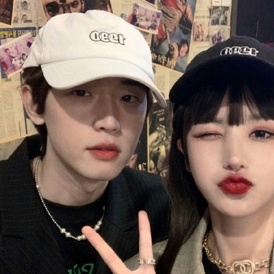 甜蜜一男一女情侣头像_浪漫情头真人图片