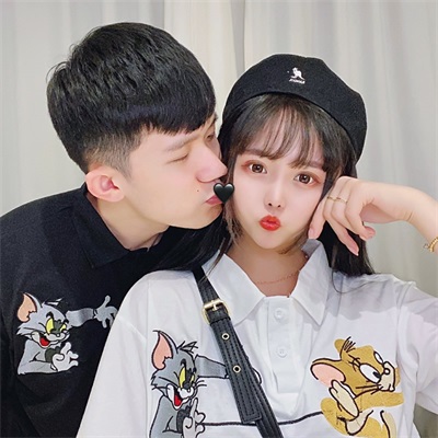 一男一女超级甜蜜 2021个性创意情侣头像
