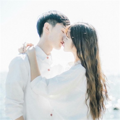 一男一女超级甜蜜 2021个性创意情侣头像