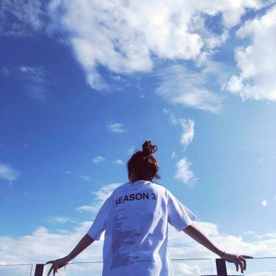 沙滩是情侣度假的圣地 海边情侣真人头像两张照片