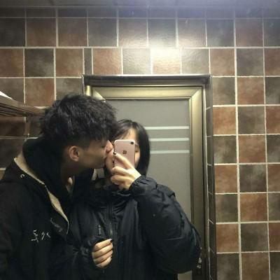 超唯美超甜的情头 情侣头像甜蜜接吻一对两张